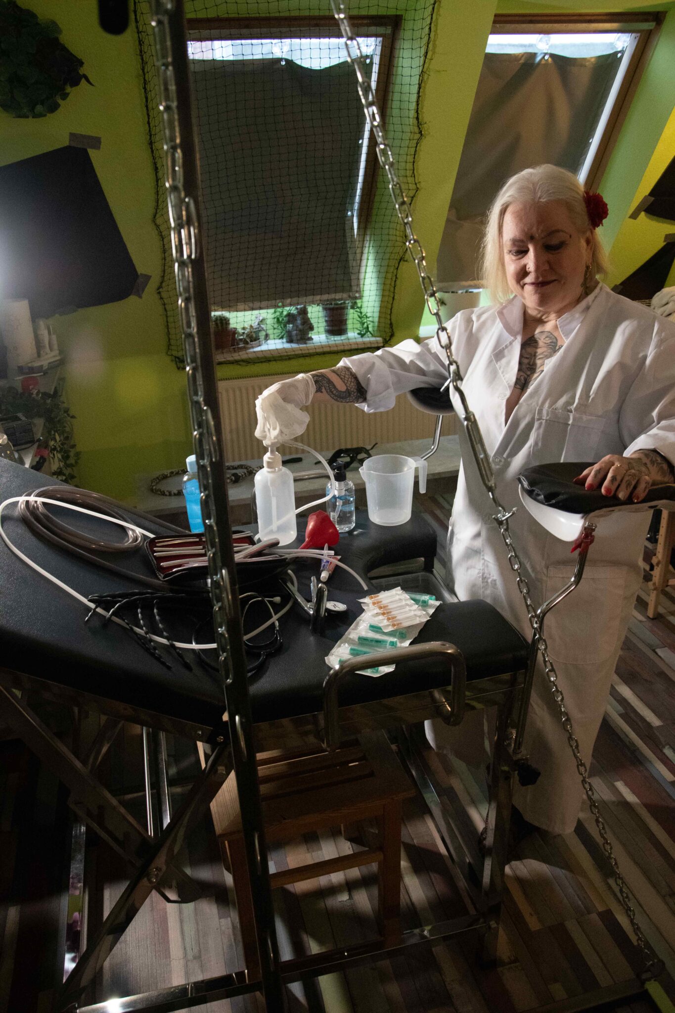 FRAU "DOKTOR" EVE :